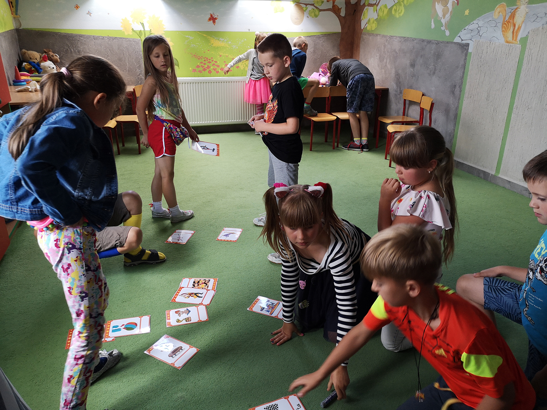 Dzieci bawiące się w ramach półkolonii językowej w Zamościu (szkoła językowa Bacalarus)